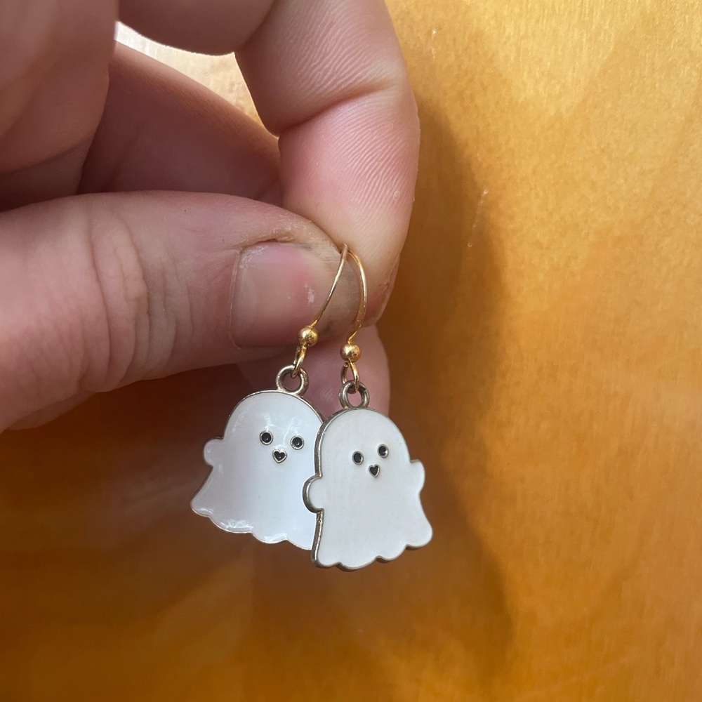 Adorable smiling ghost earrings